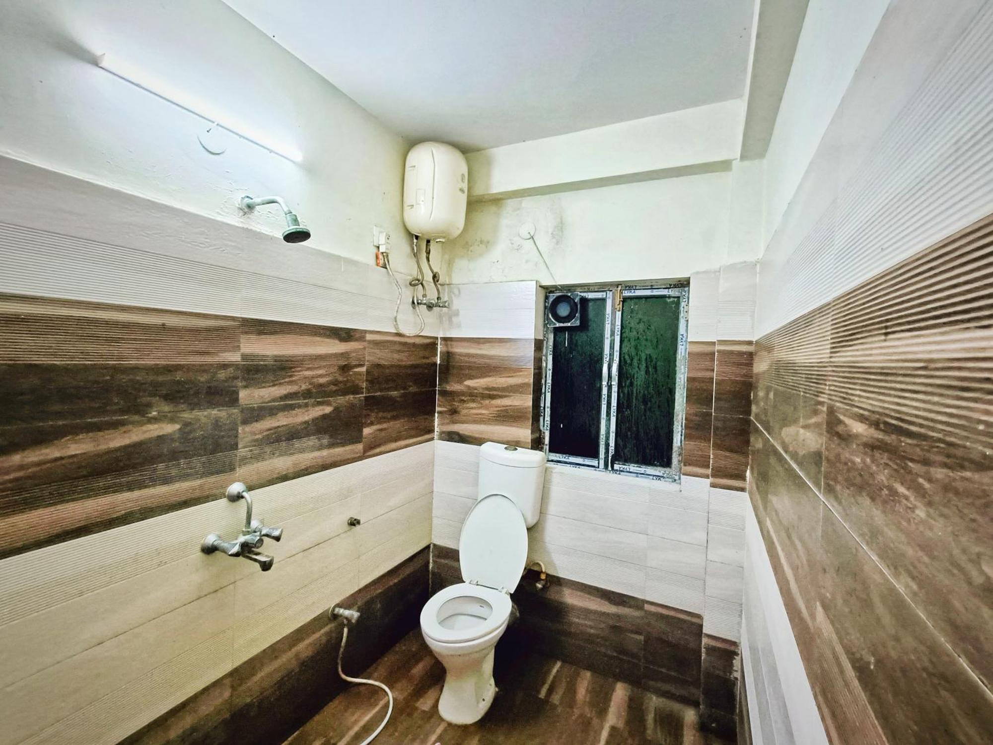 Rest Inn Hotel Newtown Road Near Tata Medical Calcutta Exteriör bild
