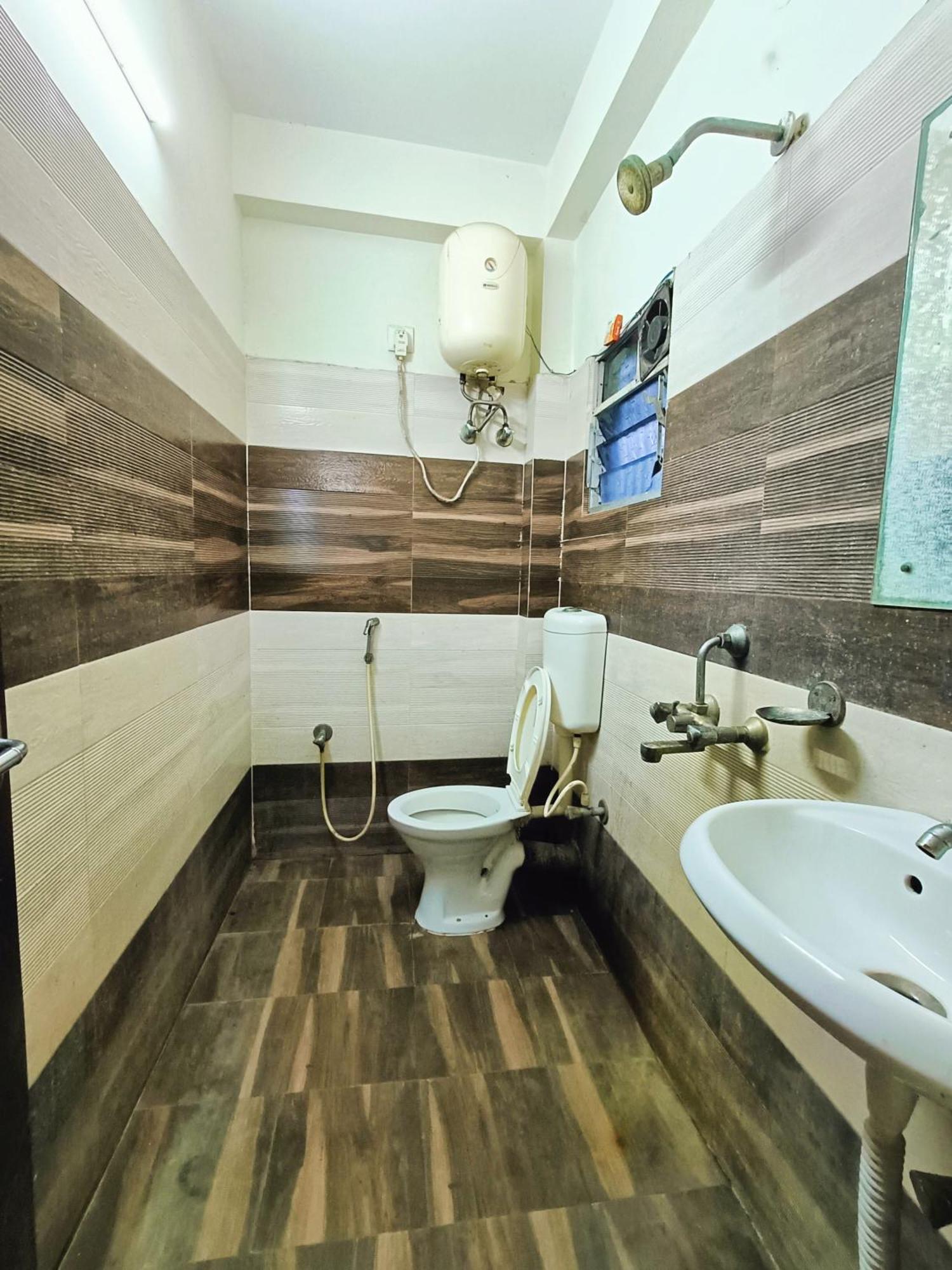 Rest Inn Hotel Newtown Road Near Tata Medical Calcutta Exteriör bild