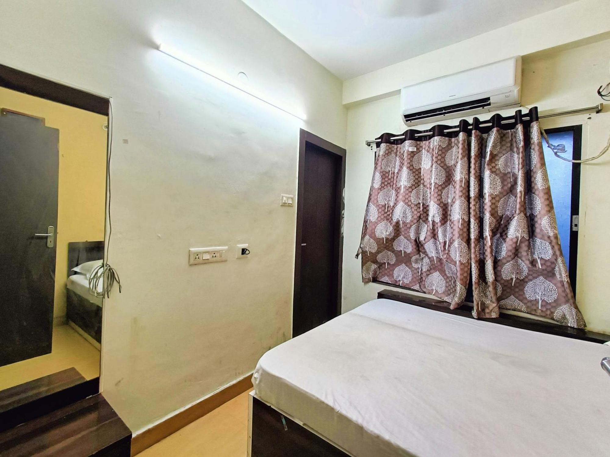 Rest Inn Hotel Newtown Road Near Tata Medical Calcutta Exteriör bild