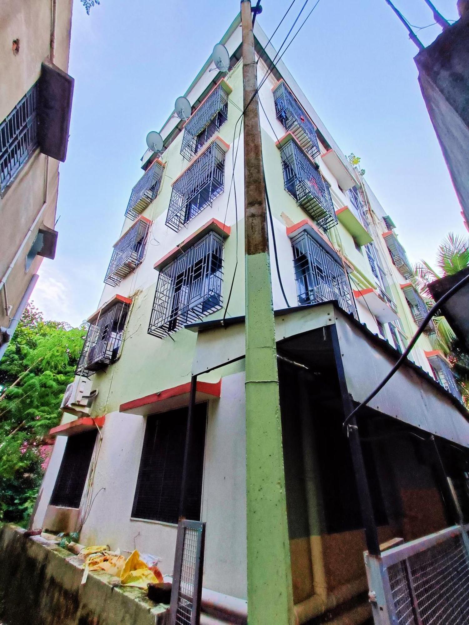 Rest Inn Hotel Newtown Road Near Tata Medical Calcutta Exteriör bild