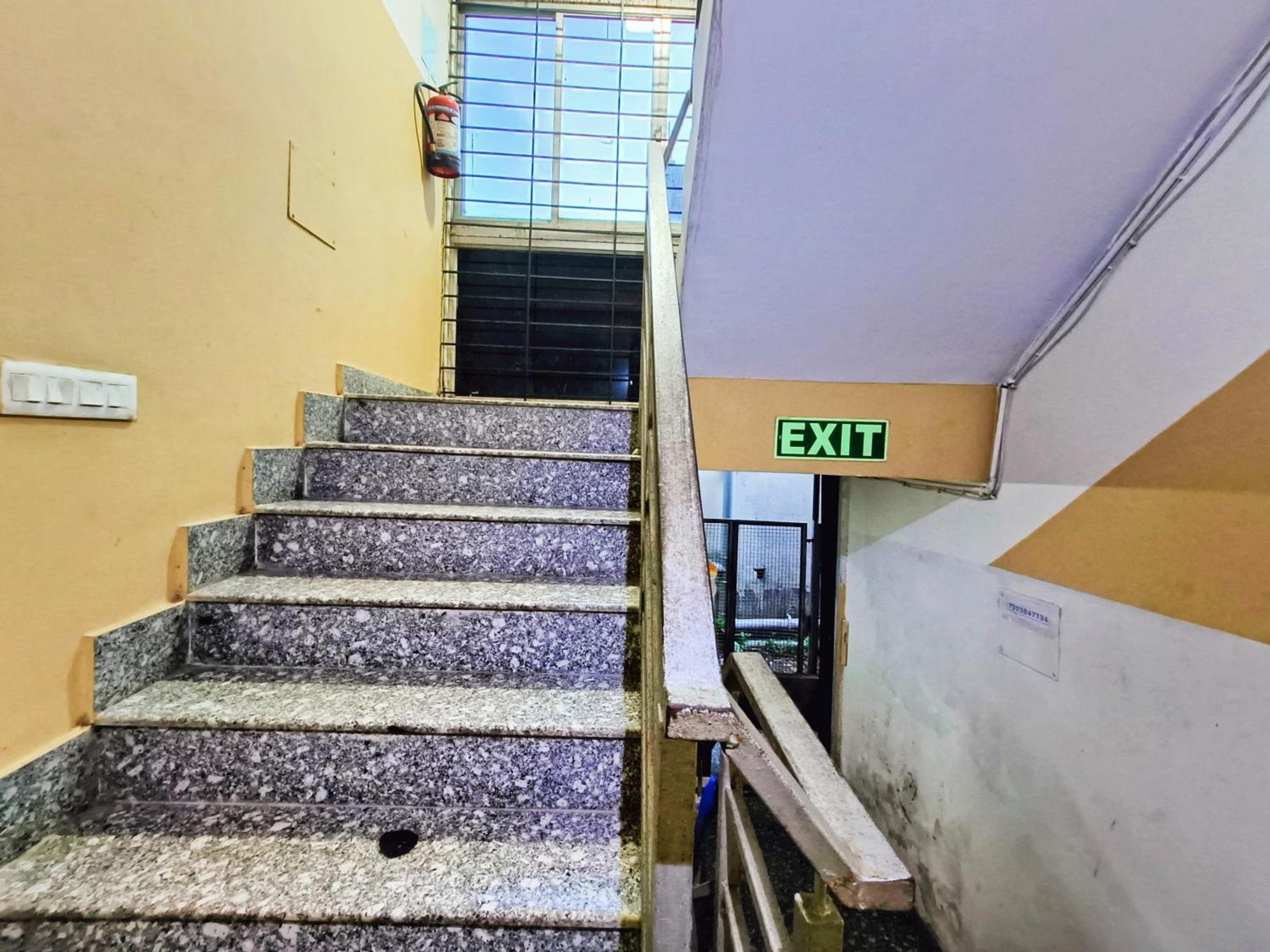 Rest Inn Hotel Newtown Road Near Tata Medical Calcutta Exteriör bild